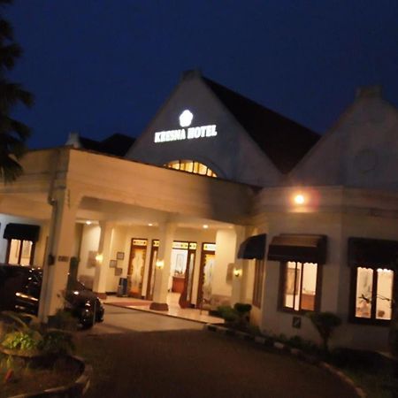 Kresna Hotel Wonosobo Buitenkant foto