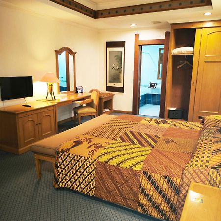 Kresna Hotel Wonosobo Buitenkant foto