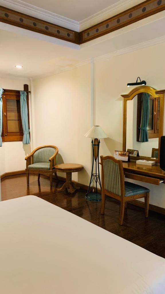 Kresna Hotel Wonosobo Buitenkant foto