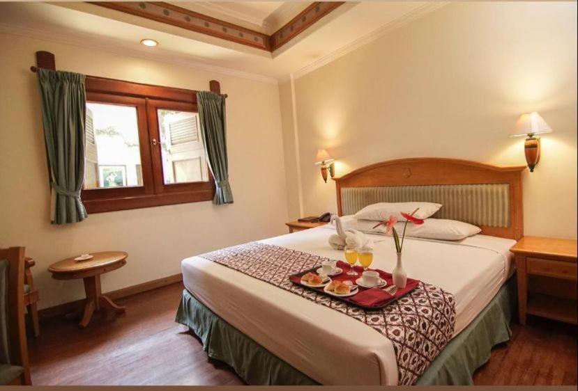Kresna Hotel Wonosobo Buitenkant foto