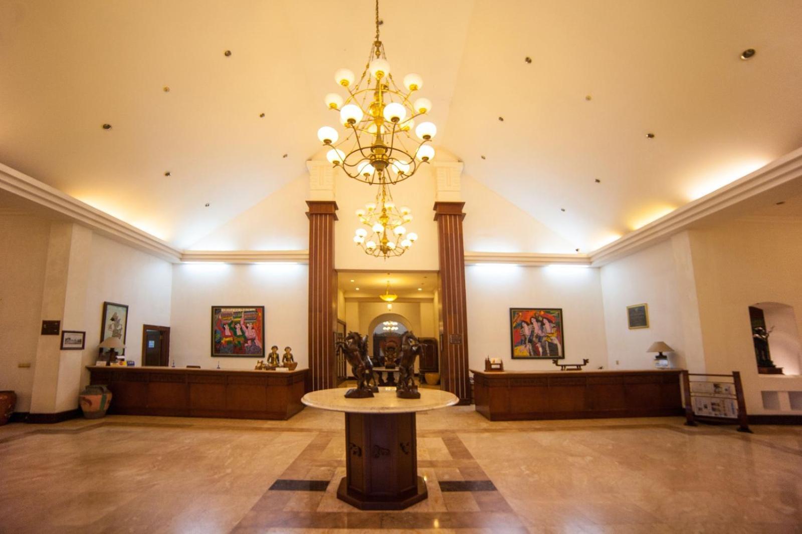 Kresna Hotel Wonosobo Buitenkant foto