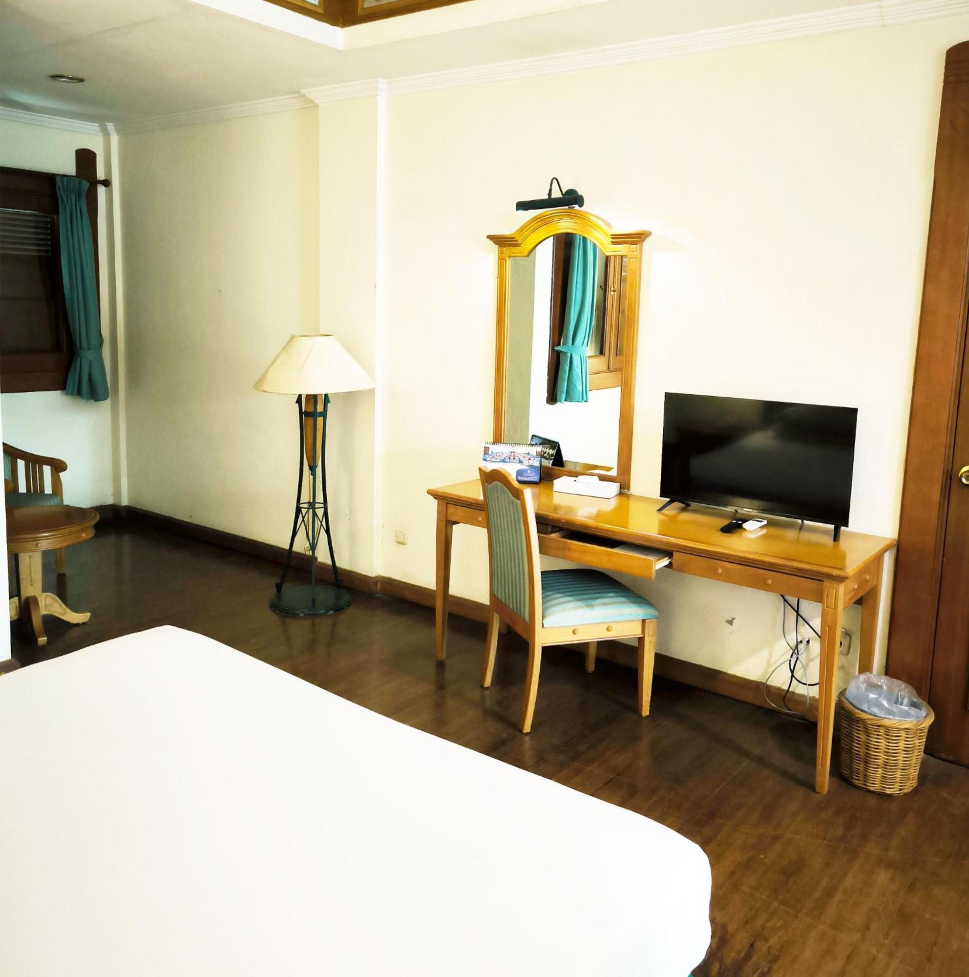Kresna Hotel Wonosobo Buitenkant foto