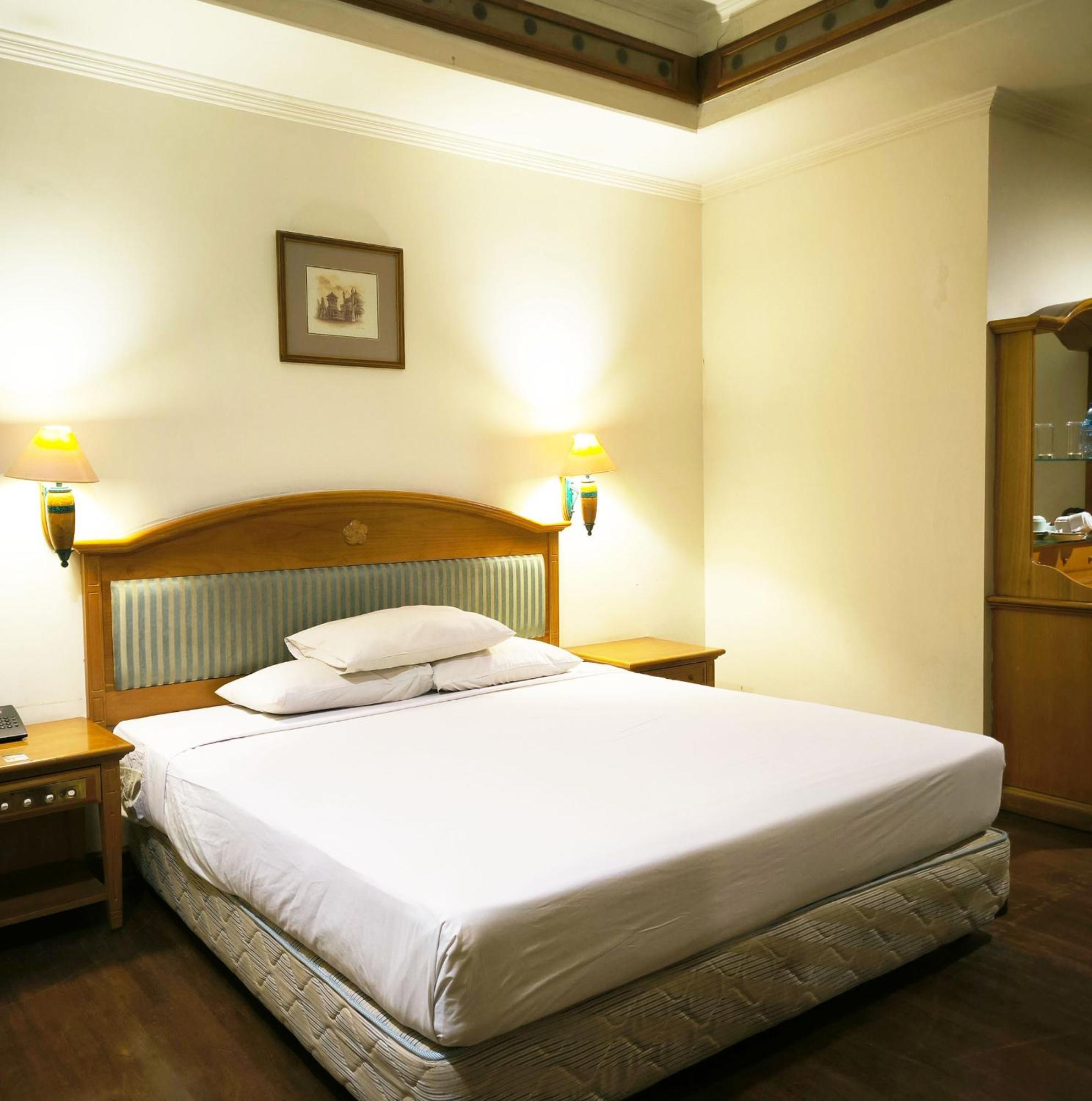 Kresna Hotel Wonosobo Buitenkant foto