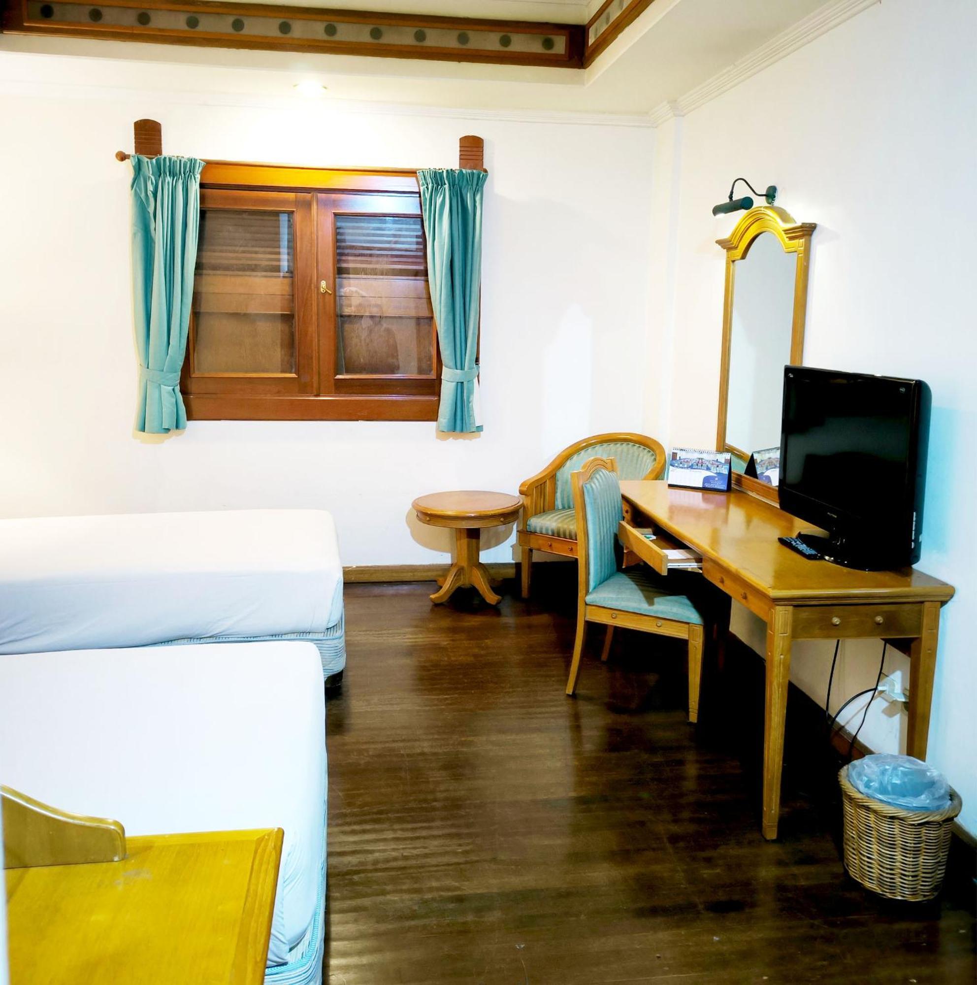 Kresna Hotel Wonosobo Buitenkant foto