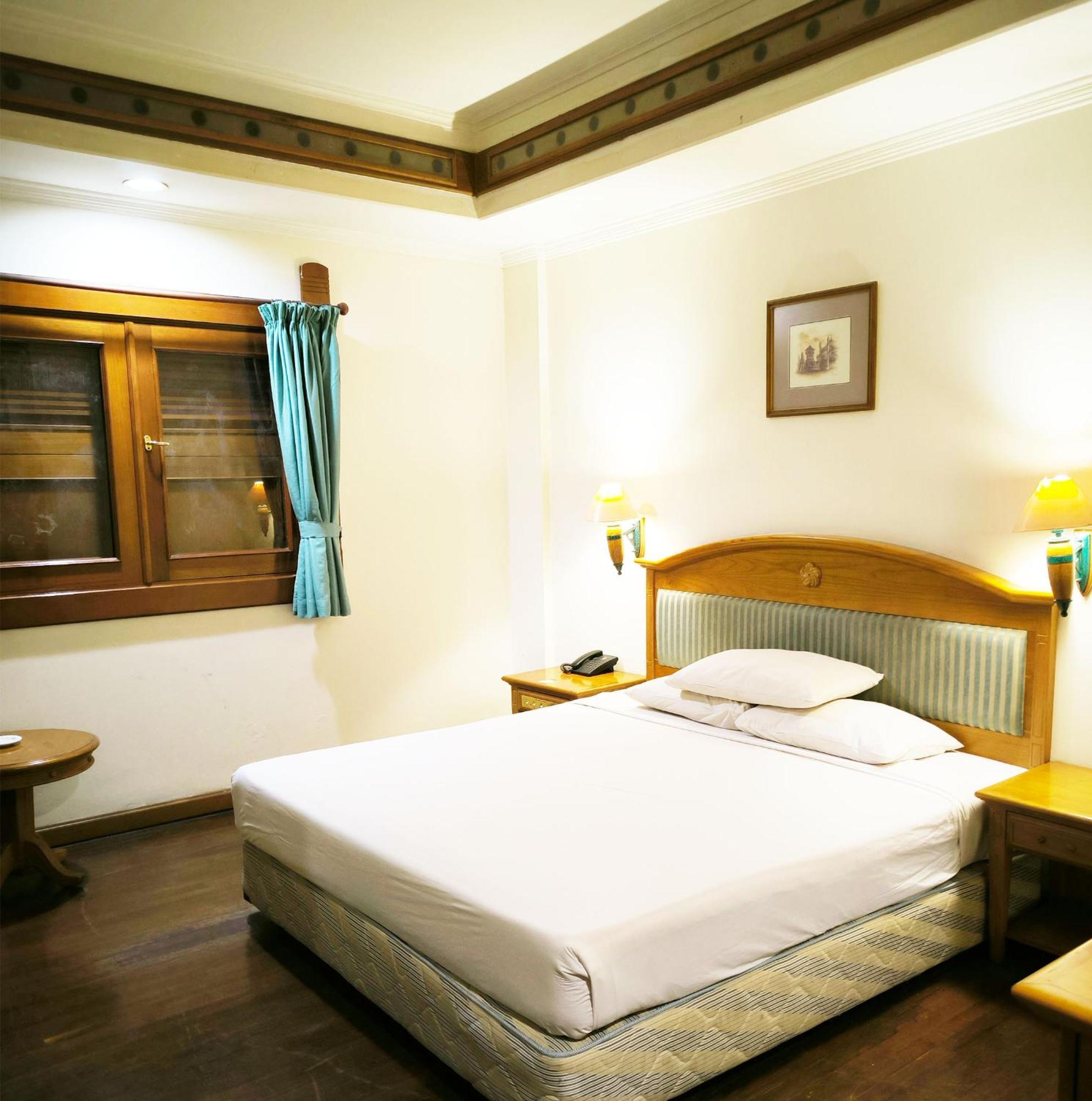 Kresna Hotel Wonosobo Buitenkant foto