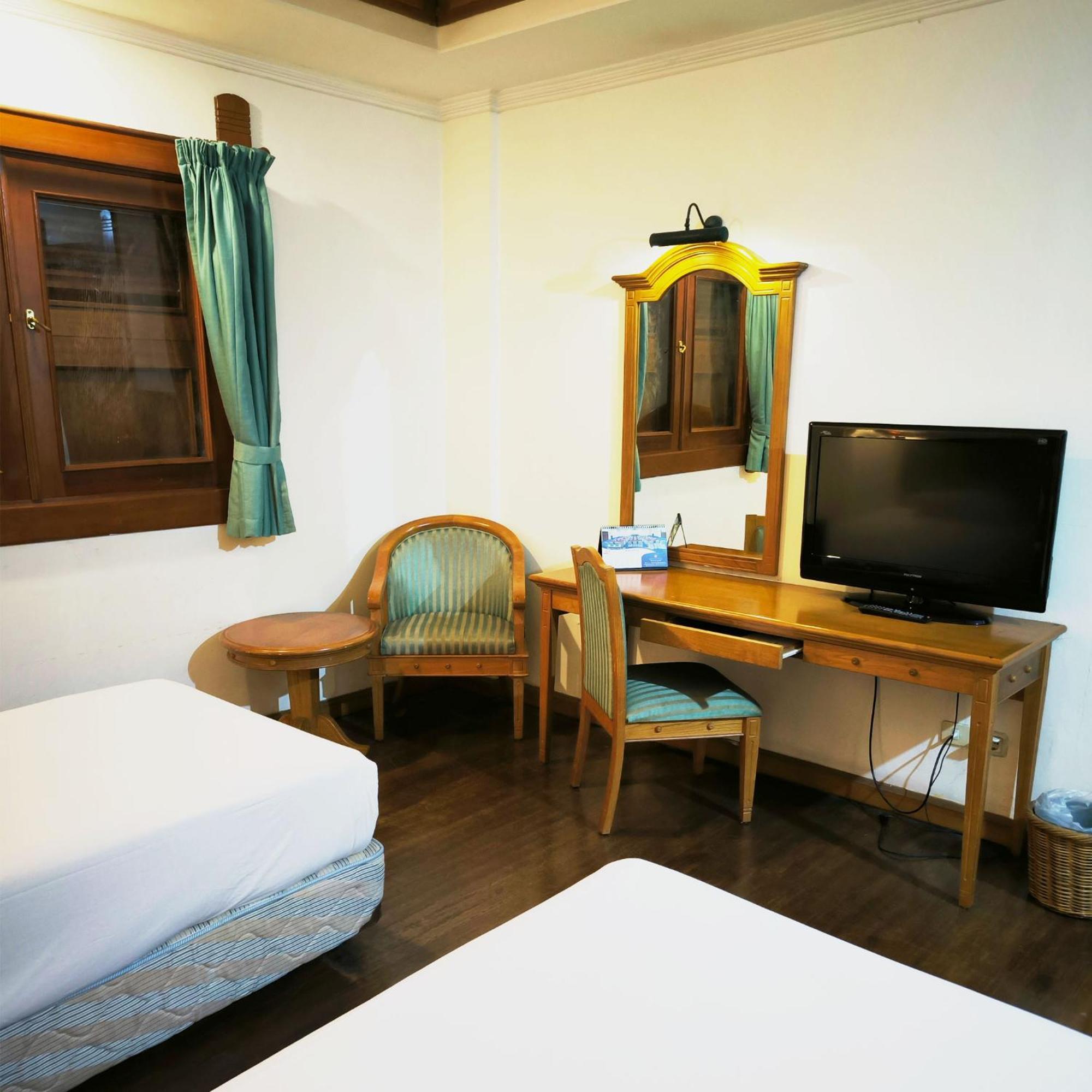 Kresna Hotel Wonosobo Buitenkant foto