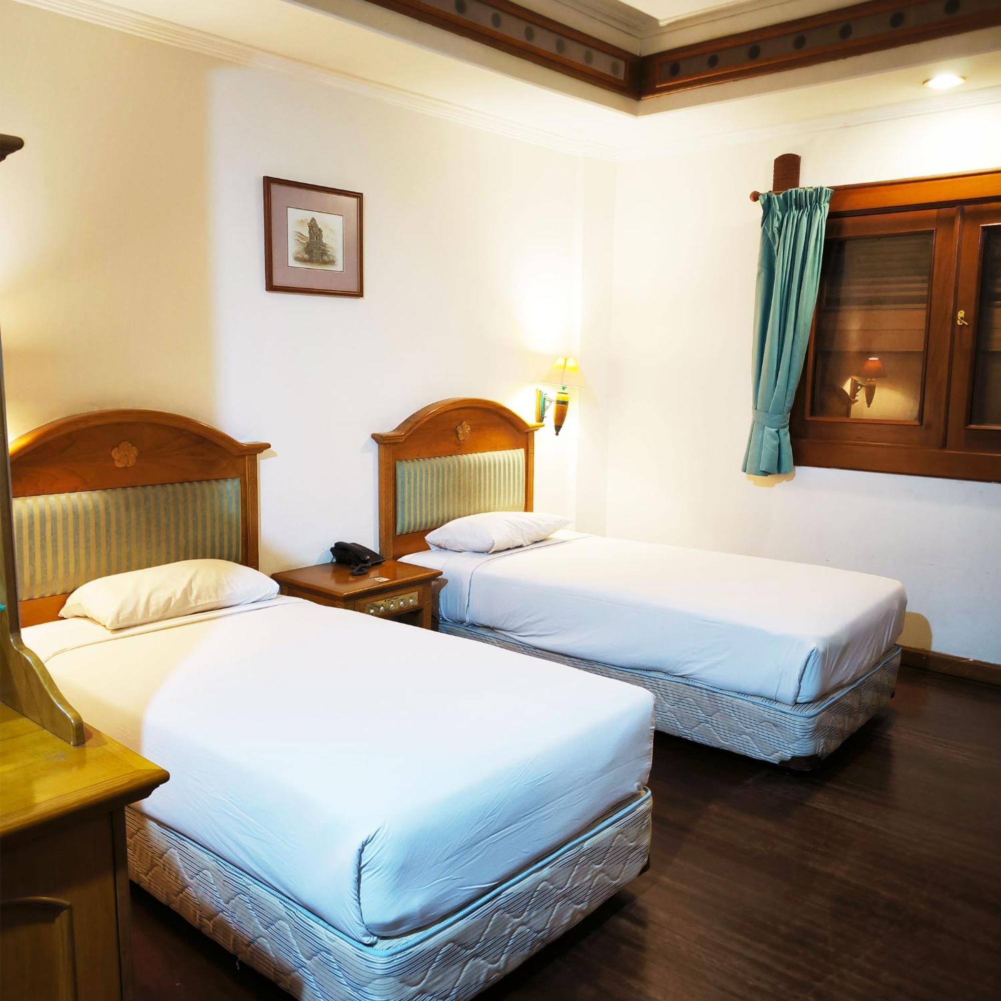 Kresna Hotel Wonosobo Buitenkant foto