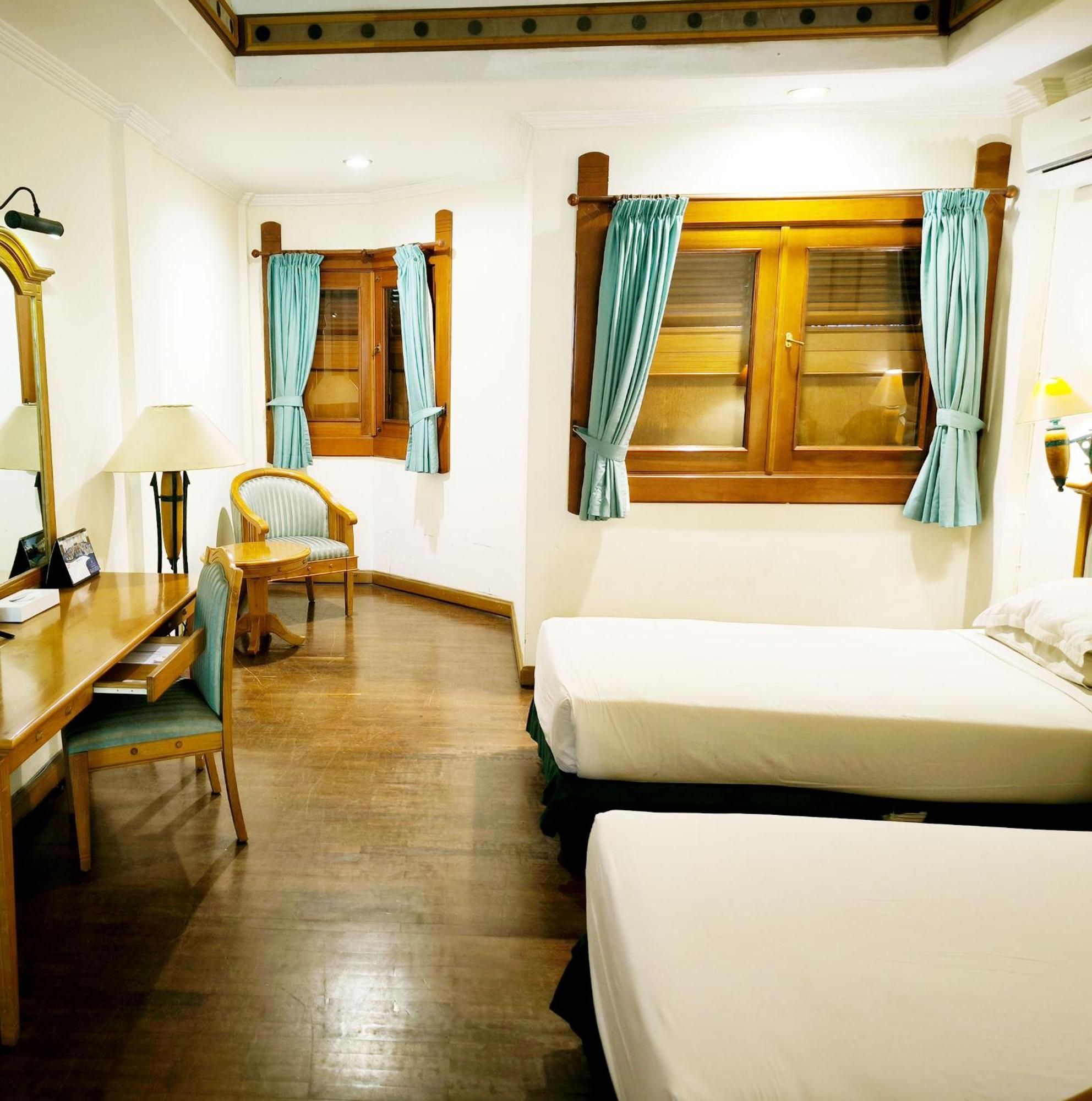 Kresna Hotel Wonosobo Buitenkant foto