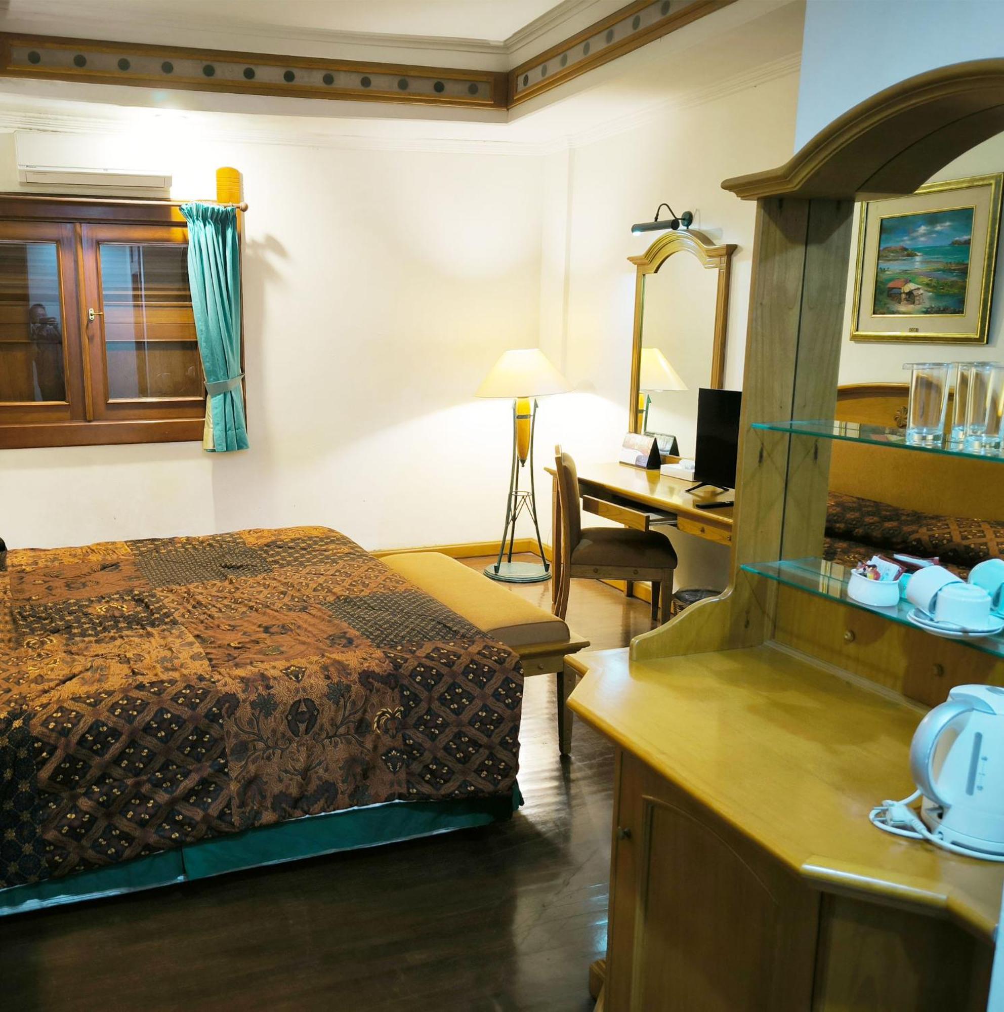 Kresna Hotel Wonosobo Buitenkant foto