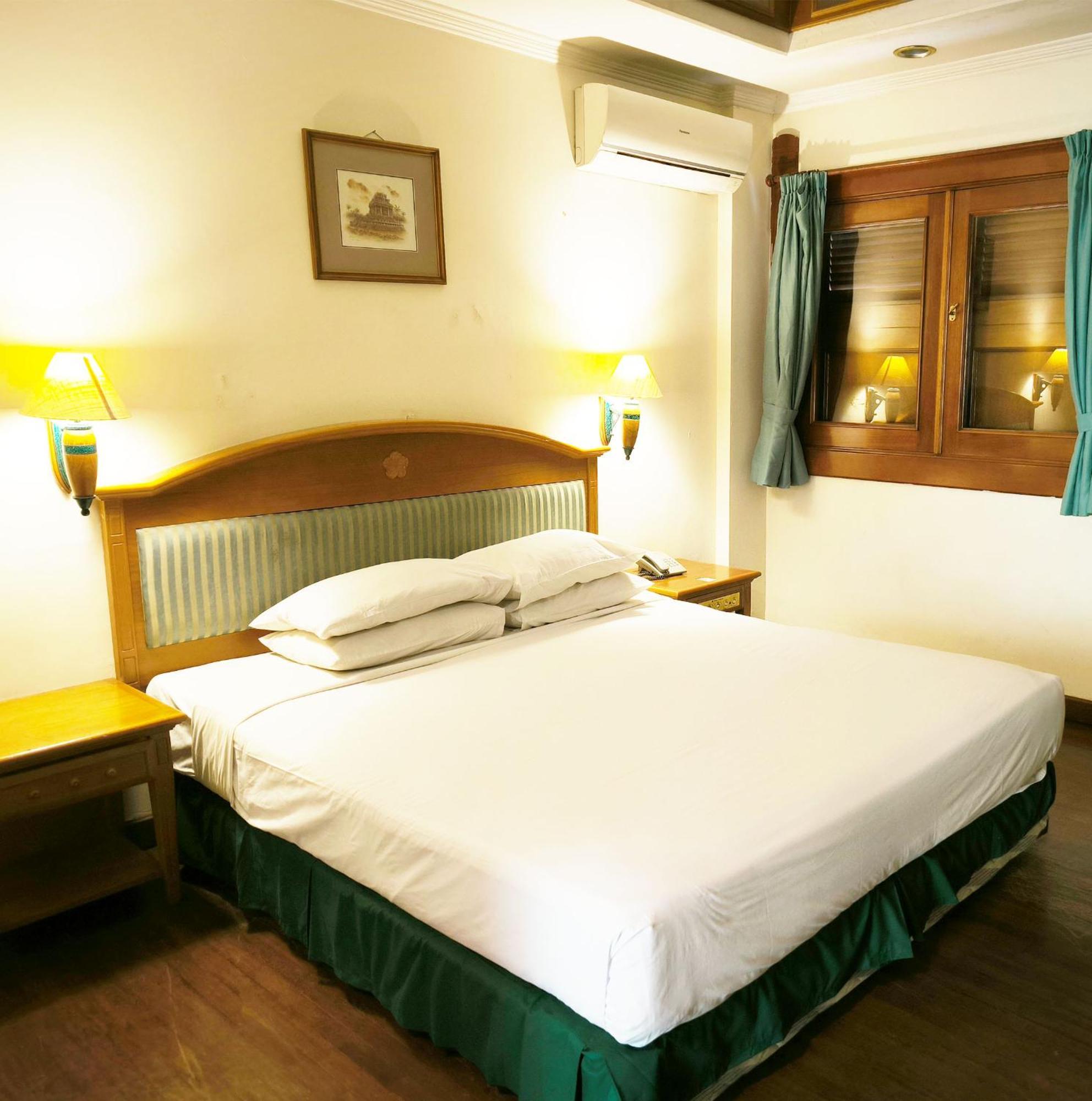 Kresna Hotel Wonosobo Buitenkant foto