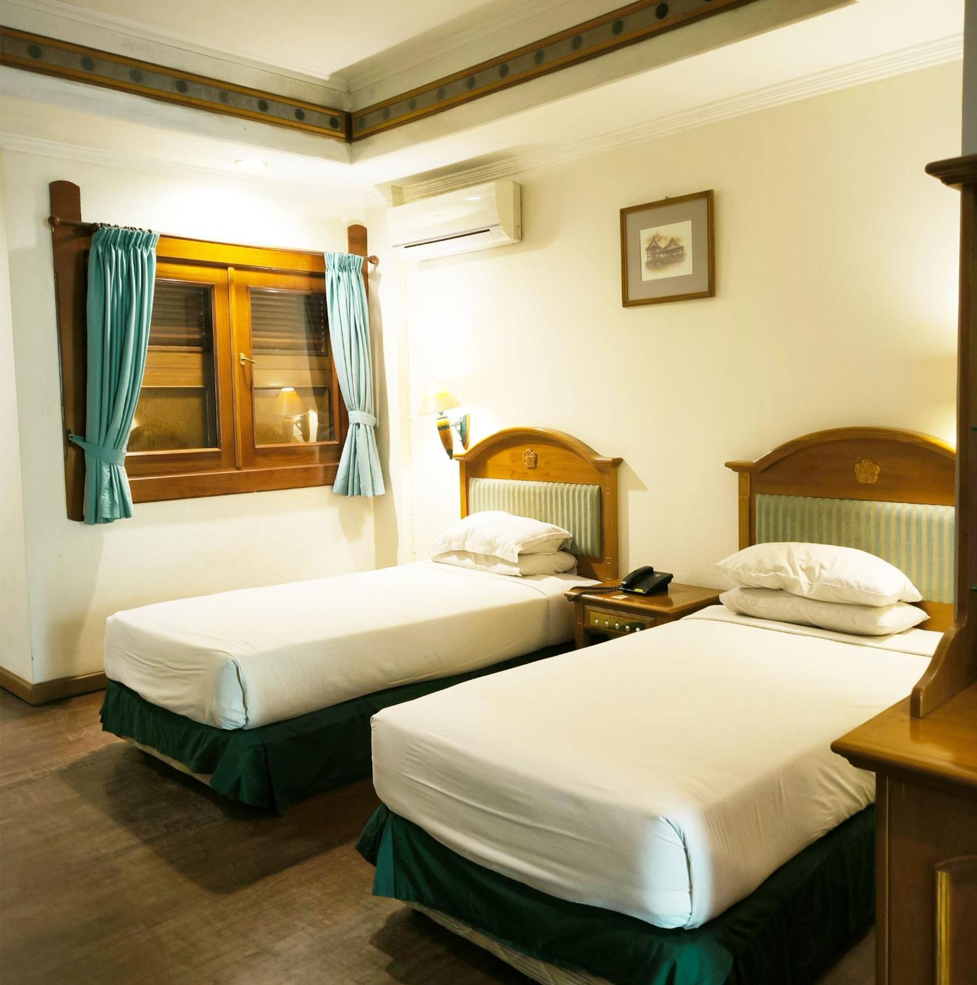 Kresna Hotel Wonosobo Buitenkant foto